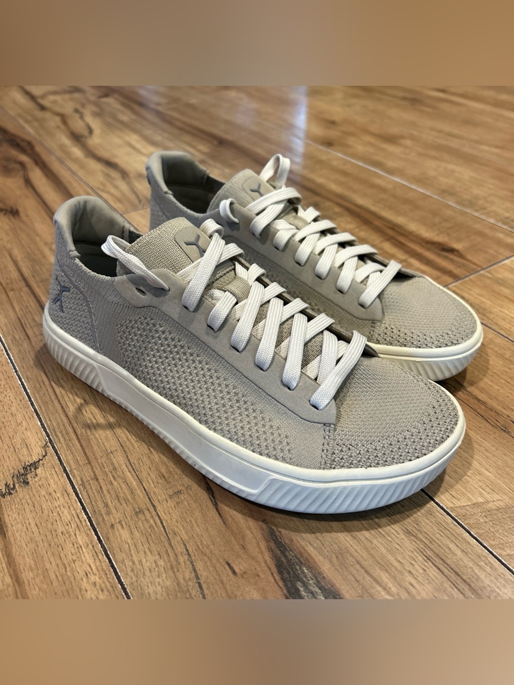 Flux Footwear Adapt Trainer Dune Womens Size 7 Mens Size 5.5 Athletic Knit Shoes